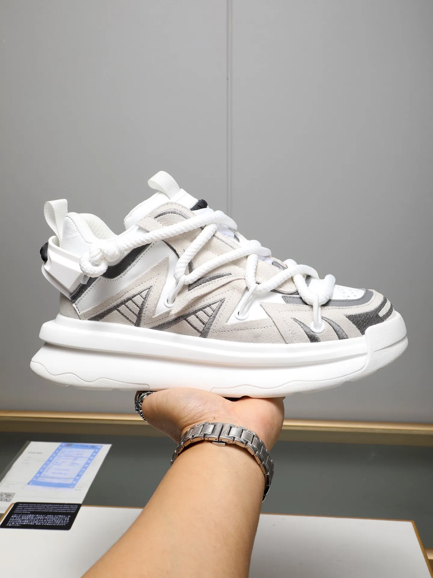 Men's men's shoes💰600 [AMIRI～AMIRI] 2025 spring and summer series new casual shoes🆕The large tongue on the upper and the cross shoe string design are very special! Made of cowhide➕multiple materials spliced➕in breathable mesh, thickened and oversized foam-resistant outsole, it will look good on whoever wears it! The appearance is responsible, the feet are retro and handsome! Size:39-44 (38, 45, 46 customized)